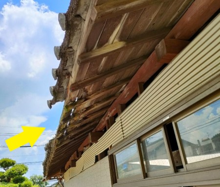 セメント瓦落下　軒天雨染み